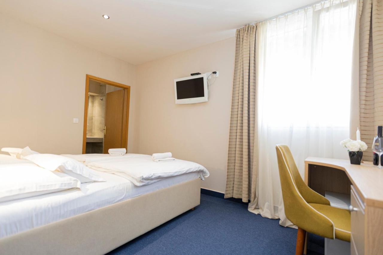 Hotel Bozikovina 3 Подстрана Екстер'єр фото