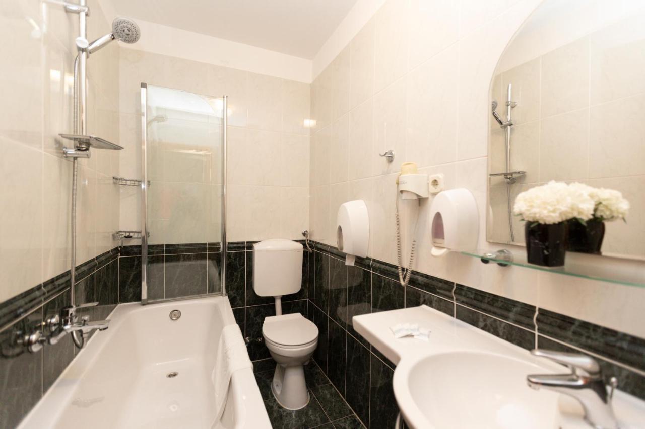 Hotel Bozikovina 3 Подстрана Екстер'єр фото